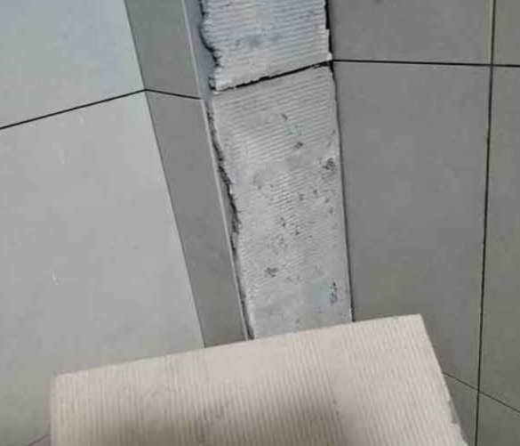 沙坪坝瓷砖空鼓维修公司分享下厨房瓷砖脱落的补救措施。